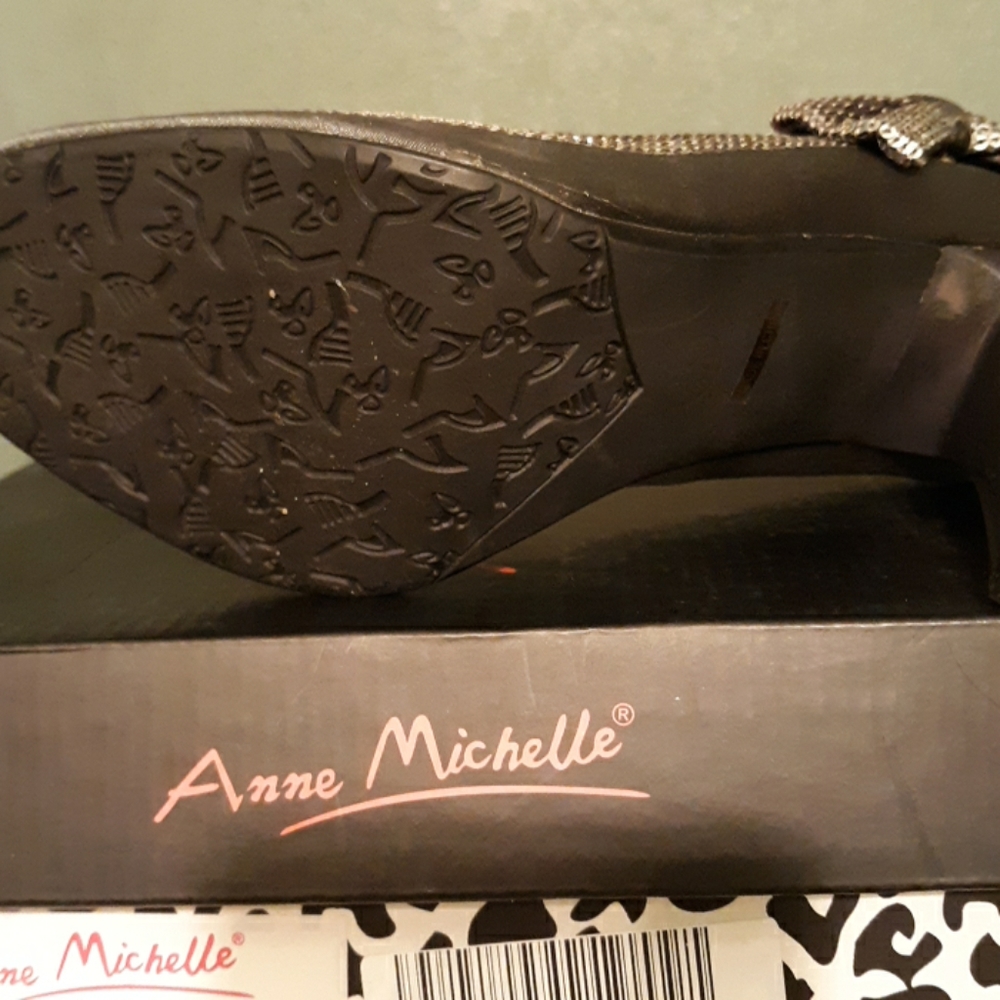 Shoes - Picture 4 of 4